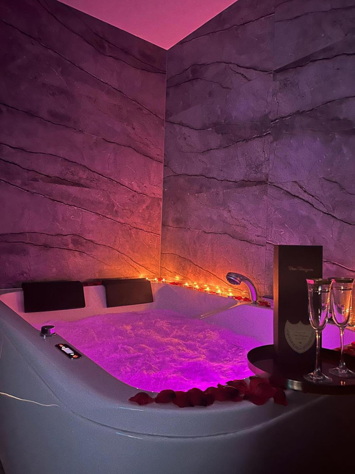 Apartament Z Jacuzzi Klimatyzacja Prywatny Parking Radom Dış mekan fotoğraf