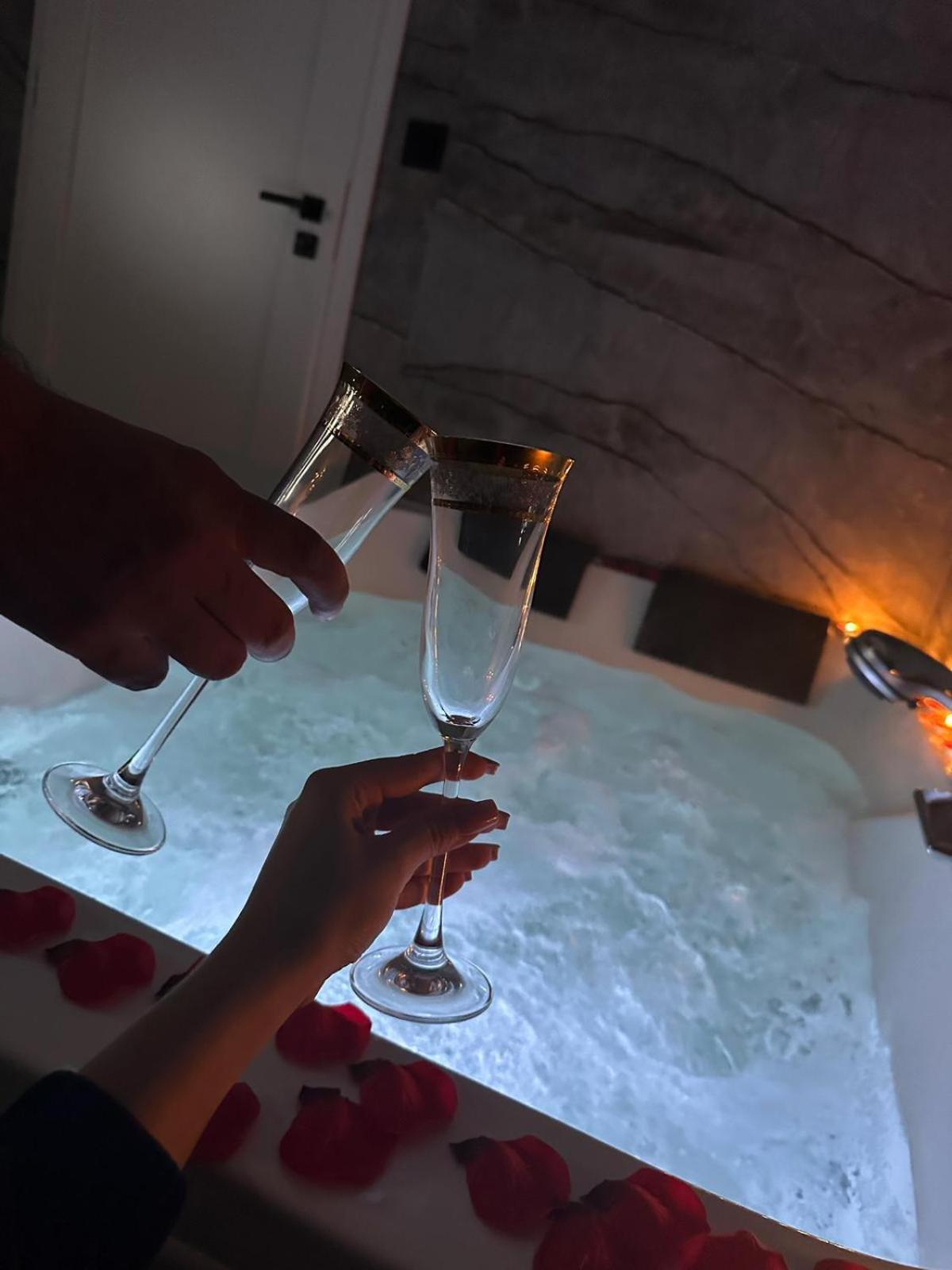 Apartament Z Jacuzzi Klimatyzacja Prywatny Parking Radom Dış mekan fotoğraf