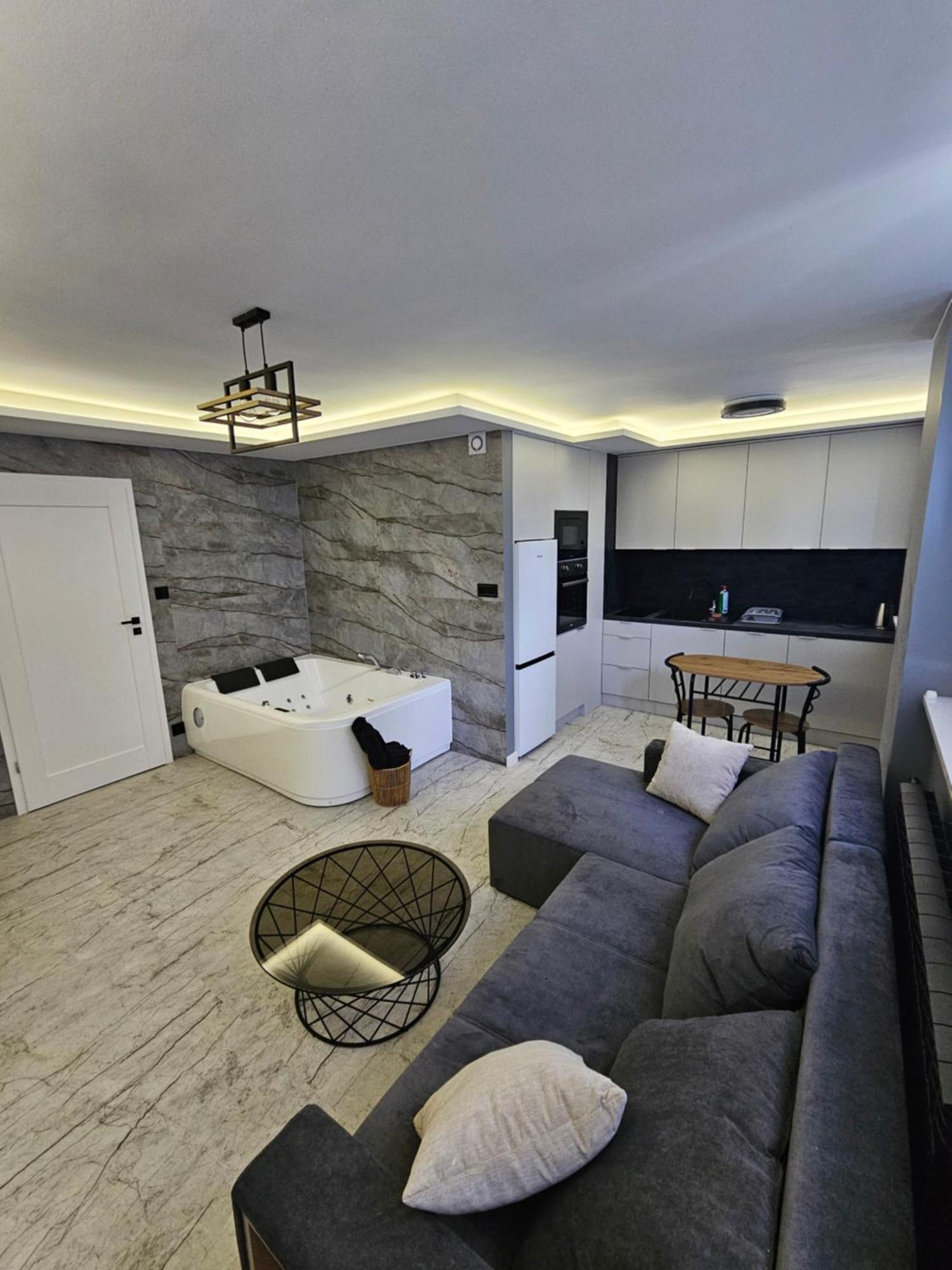 Apartament Z Jacuzzi Klimatyzacja Prywatny Parking Radom Dış mekan fotoğraf